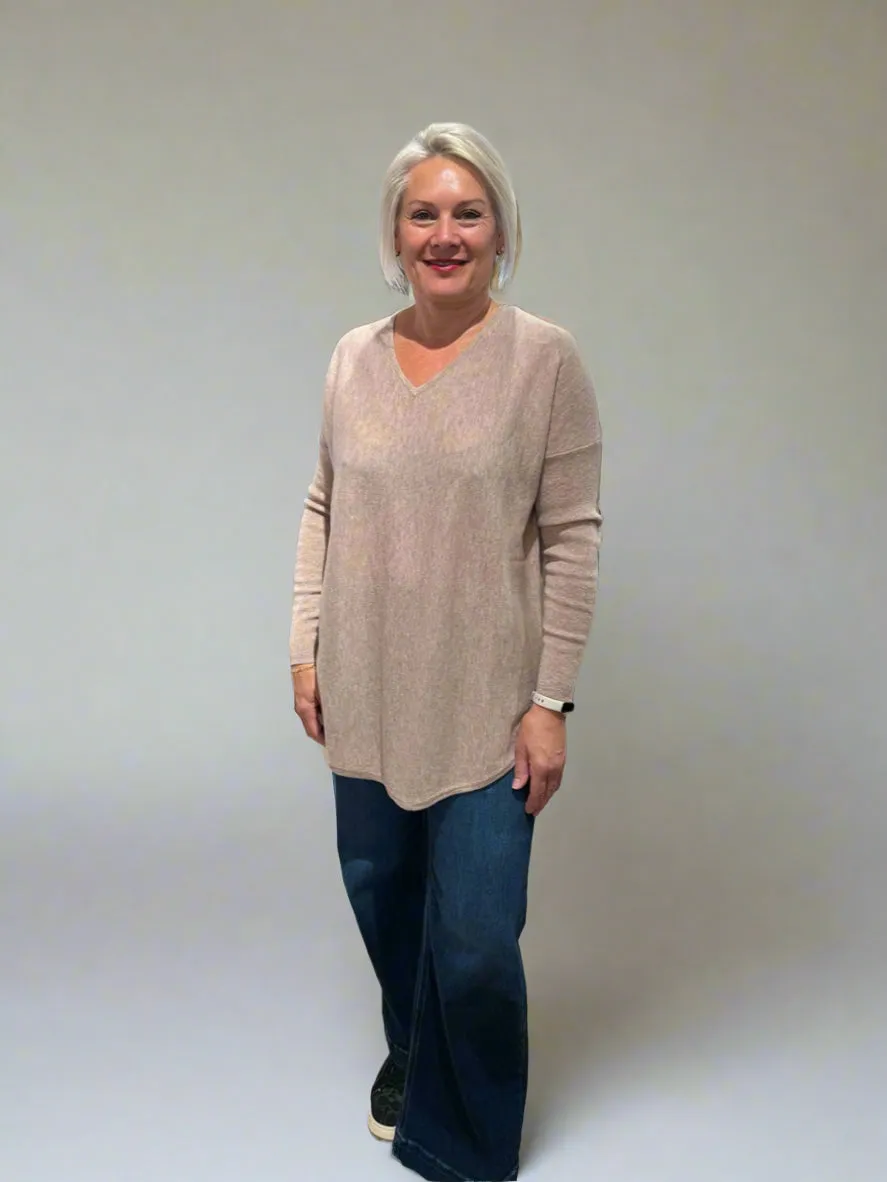 Bridge & Lord Queen Vee Curved Hem Pullover BL5655