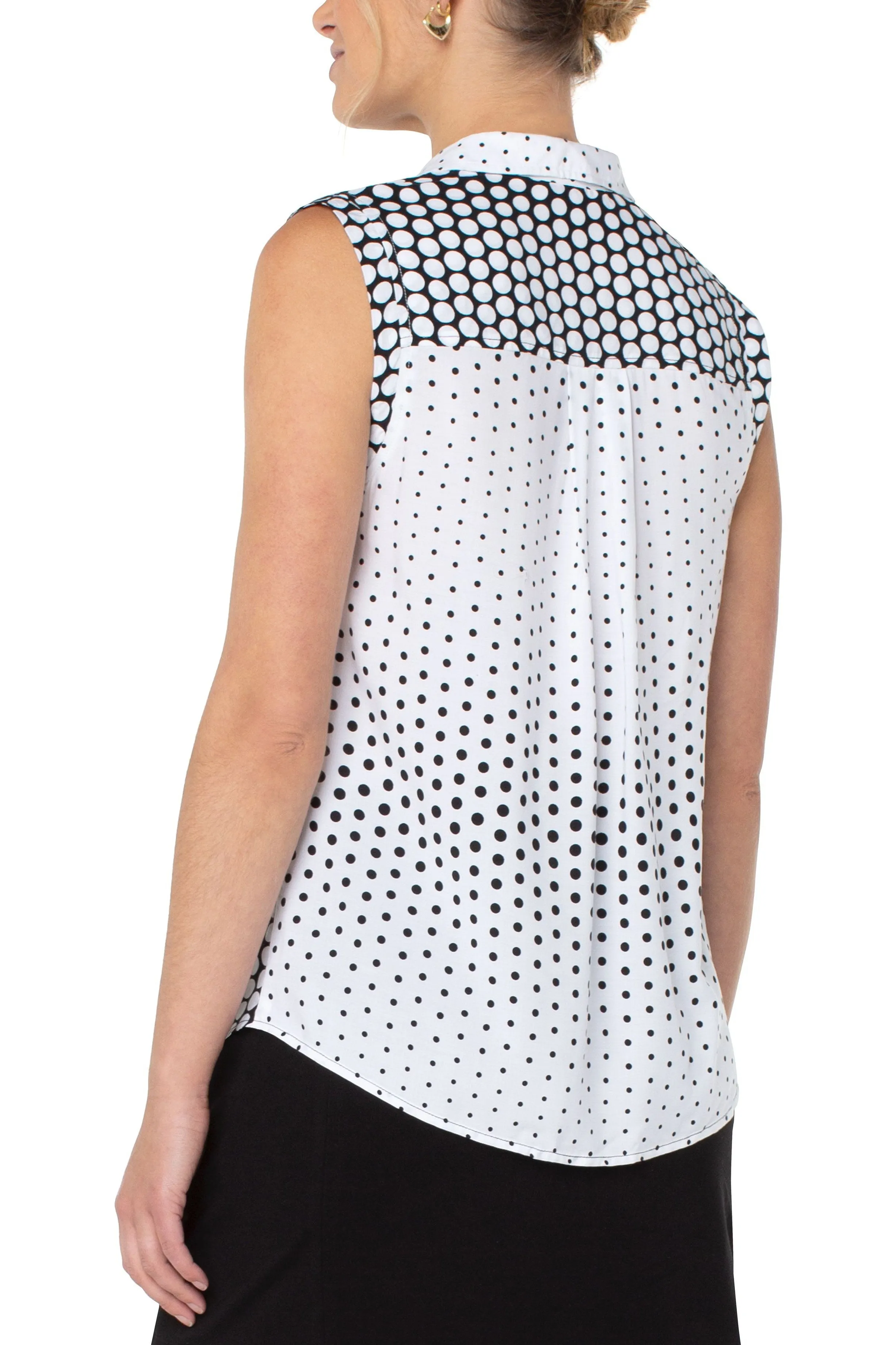 Liverpool Hidden Placket Sleeveless Button Front Shirt In Black And White Print
