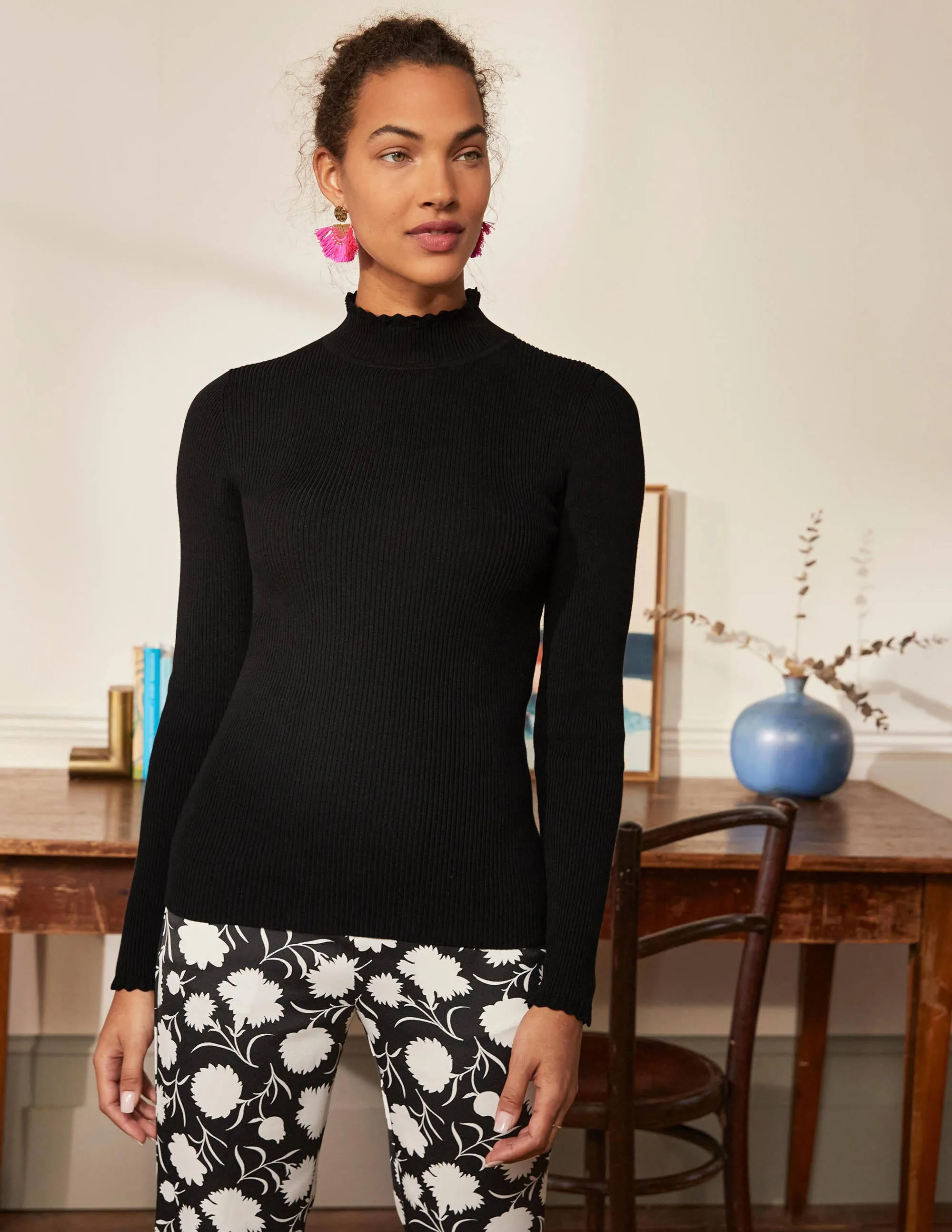 Scallop High Neck Jumper-Black
