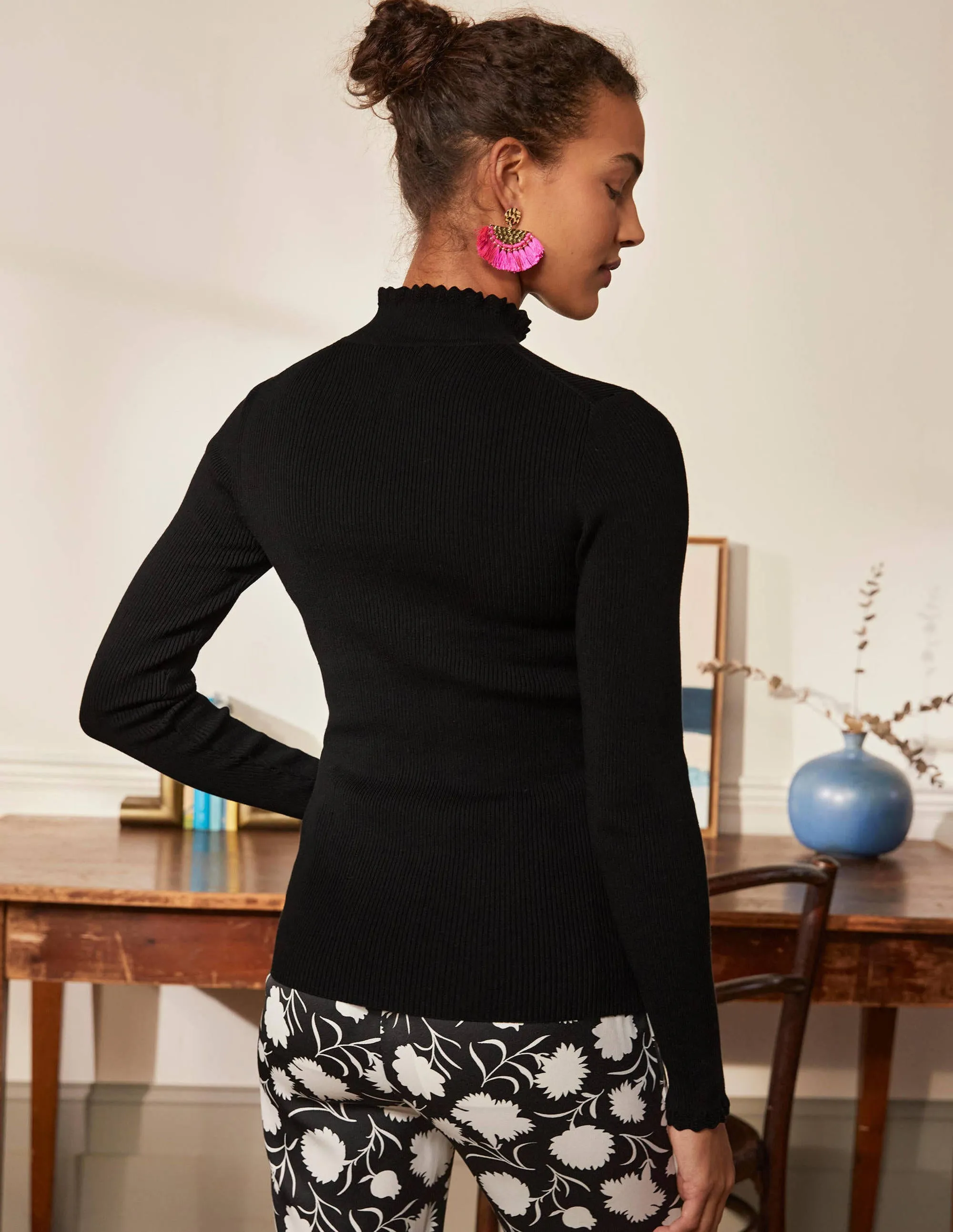 Scallop High Neck Jumper-Black