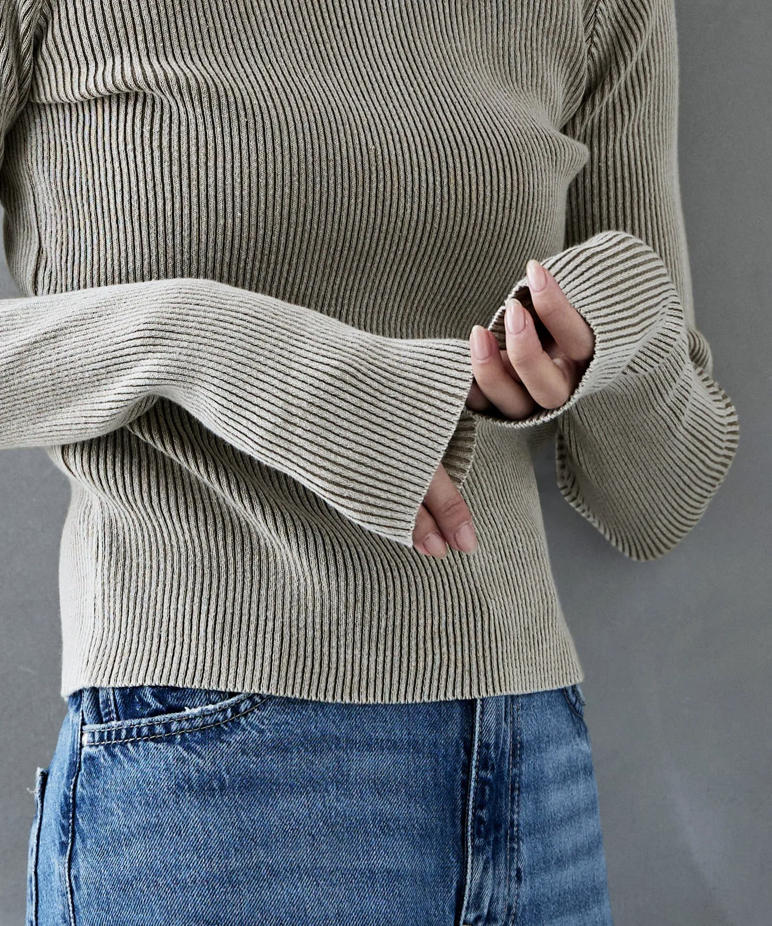 Stone wash high-neck rib knit