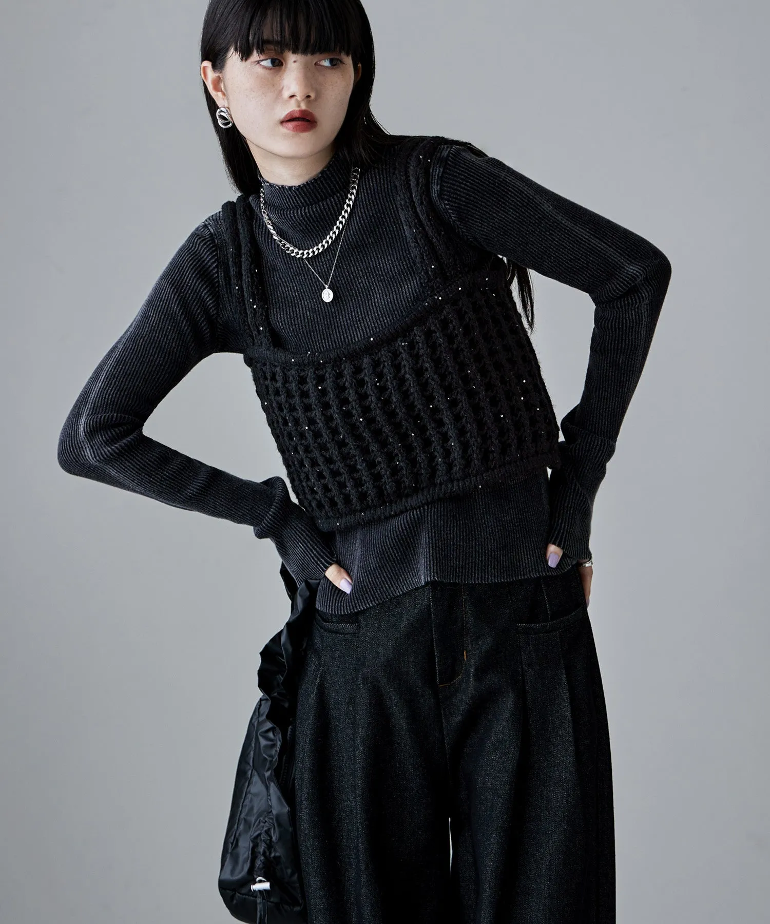 Stone wash high-neck rib knit