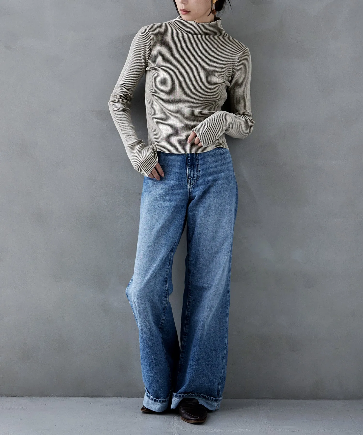 Stone wash high-neck rib knit