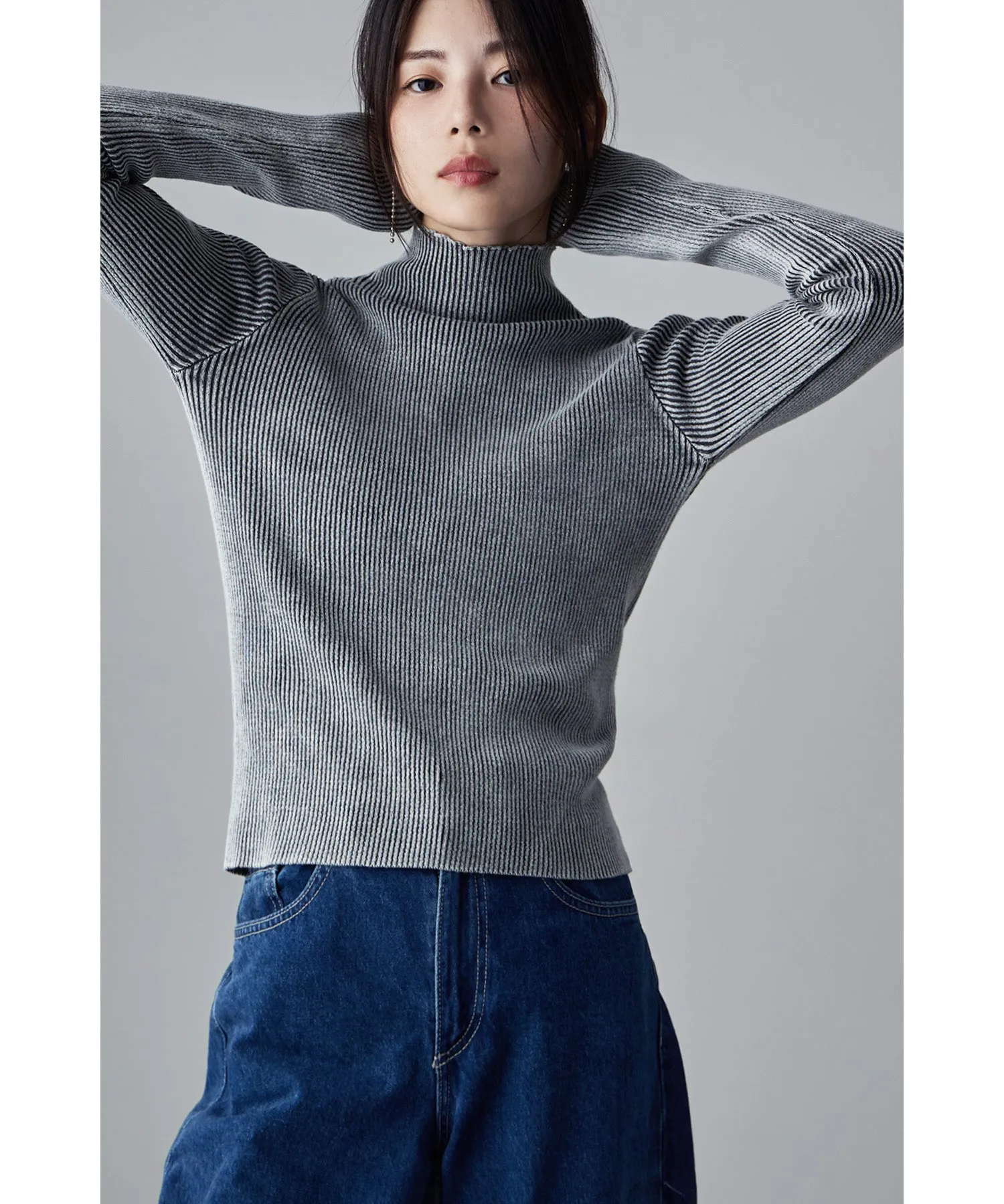 Stone wash high-neck rib knit