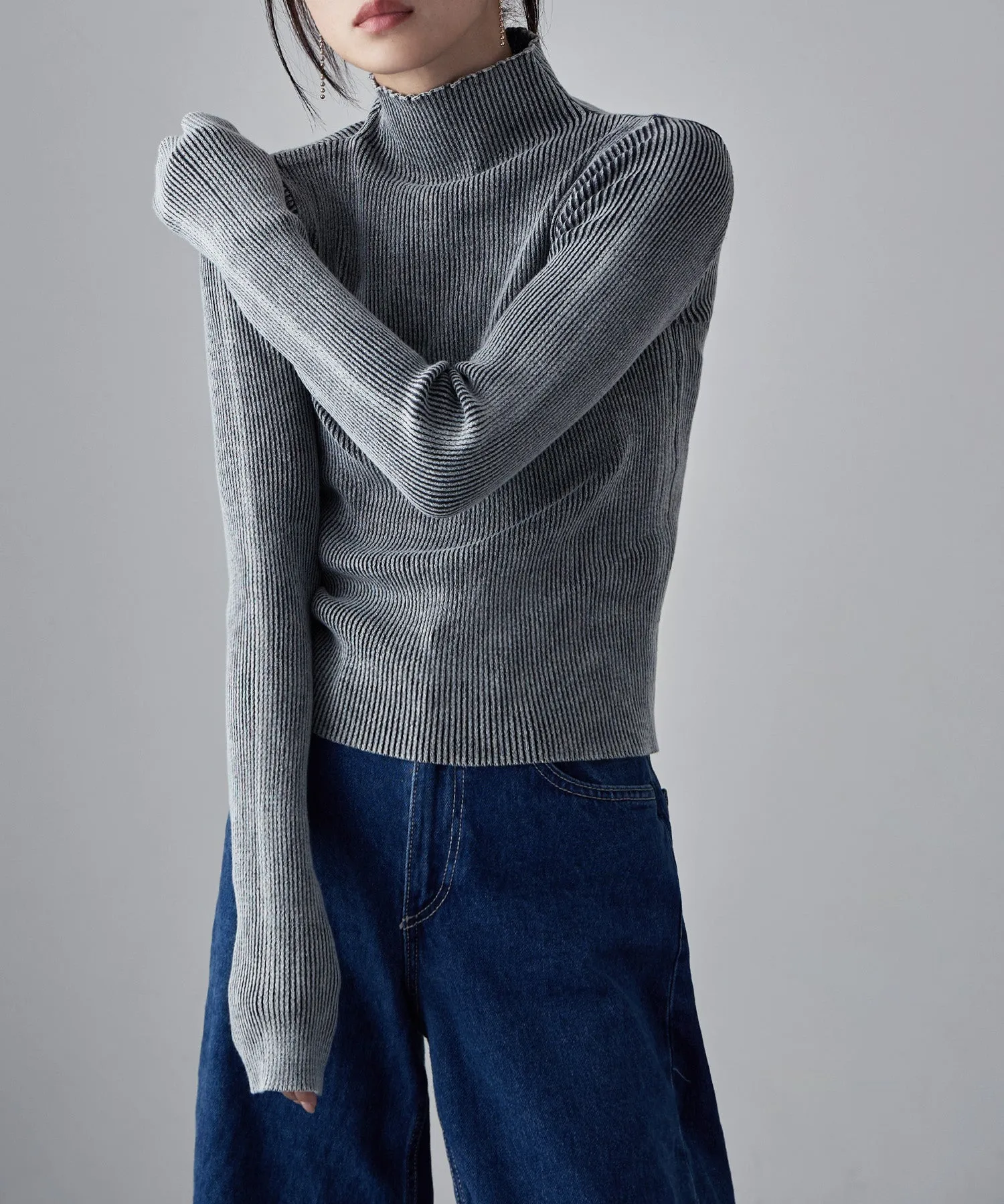 Stone wash high-neck rib knit
