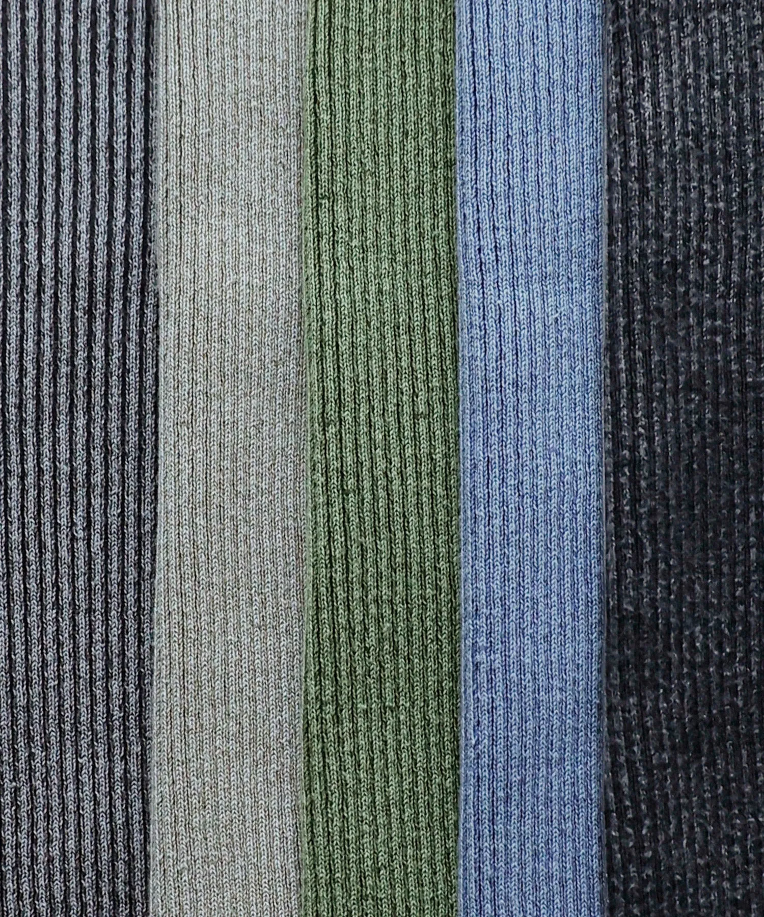 Stone wash high-neck rib knit