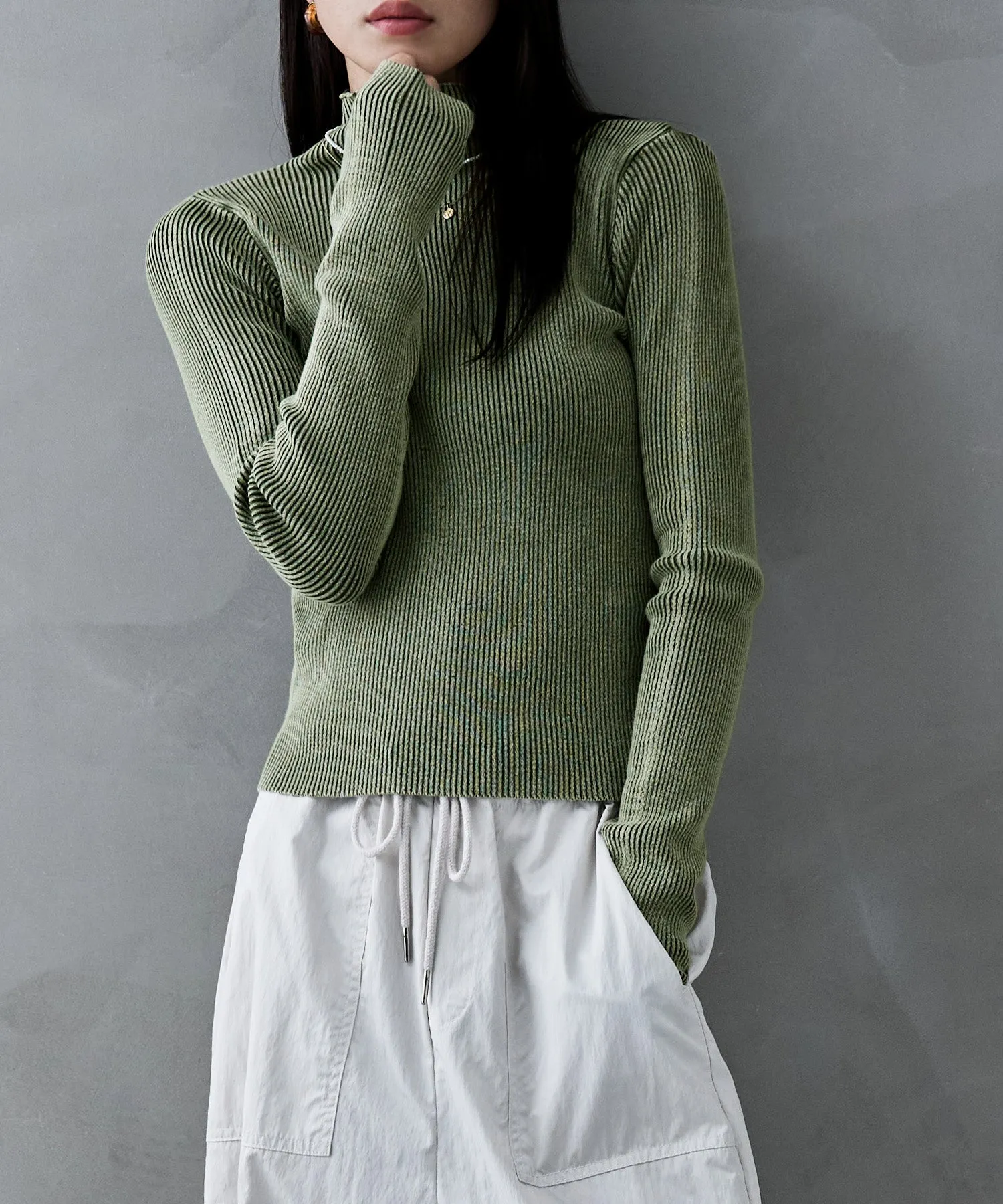 Stone wash high-neck rib knit