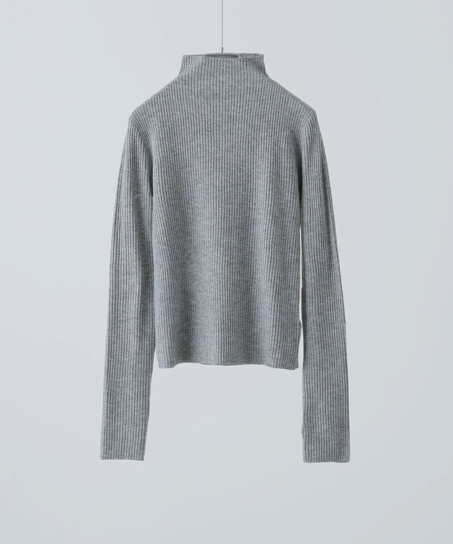 Thumb hole high-neck rib knit