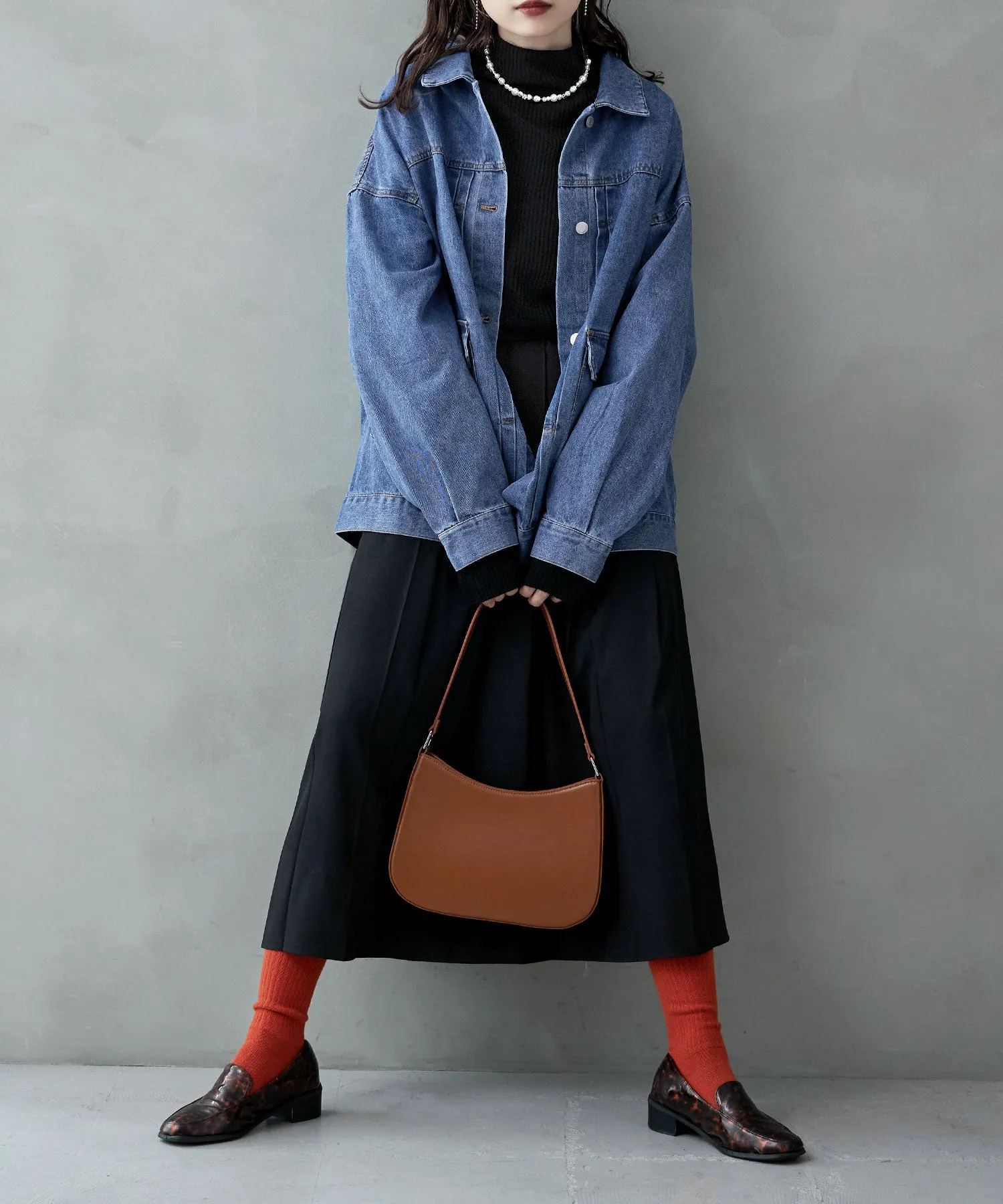 Thumb hole high-neck rib knit