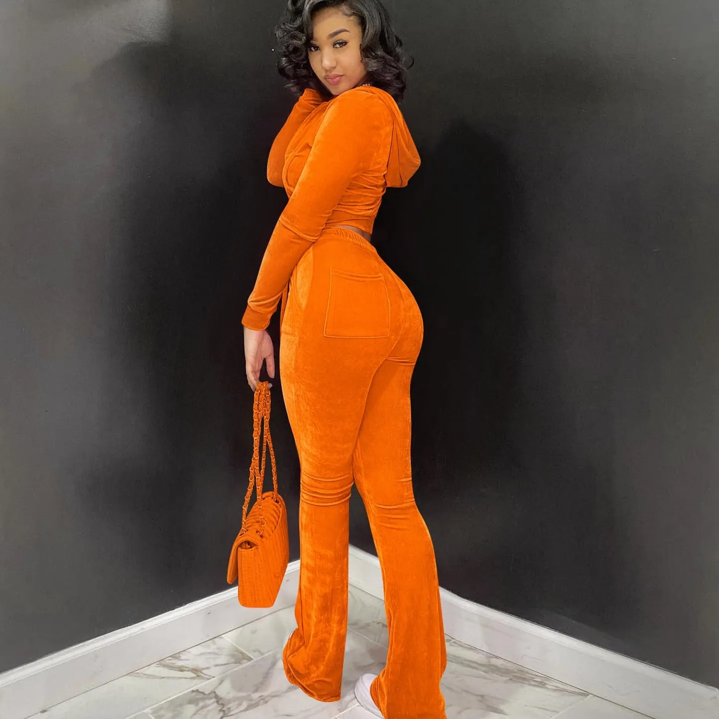 Womens 2 Piece Velour Tracksuit Two Piece Outfits for Women, Long Sleeve Crop Tops Flared Pants Jogging Sets
